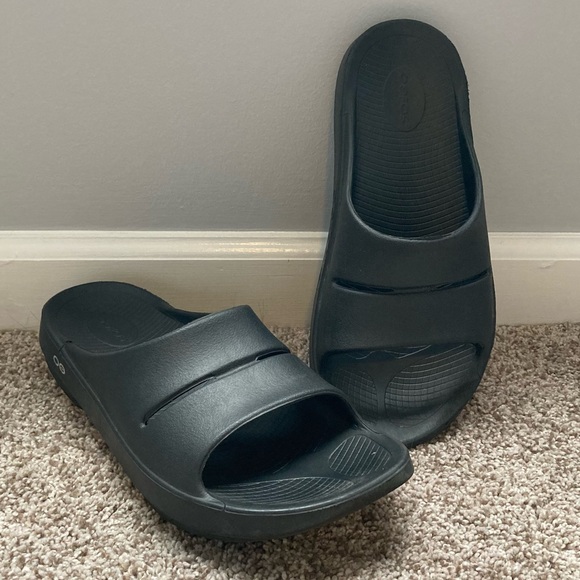 Men's OOFOS Slides Black - Picture 4 of 6